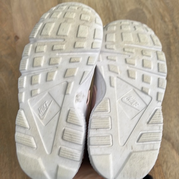 NIKE Huarache Sneakers - Picture 6 of 9